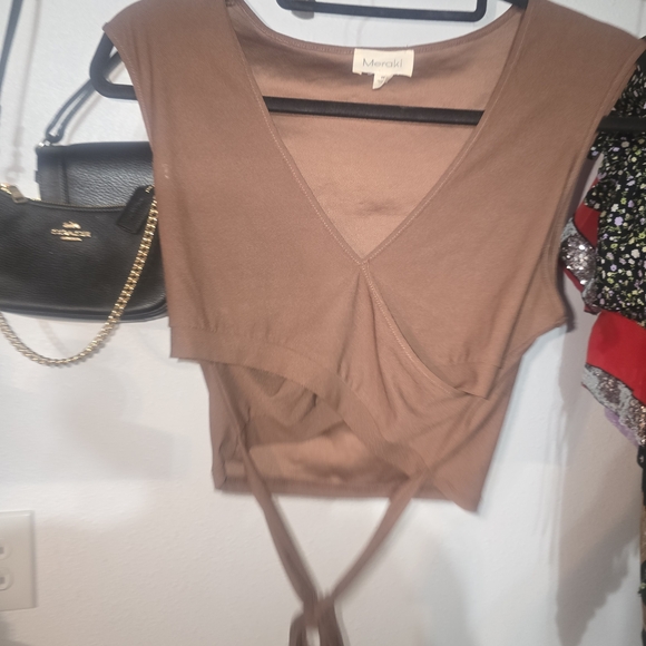 Tops Bundle - Picture 4 of 5